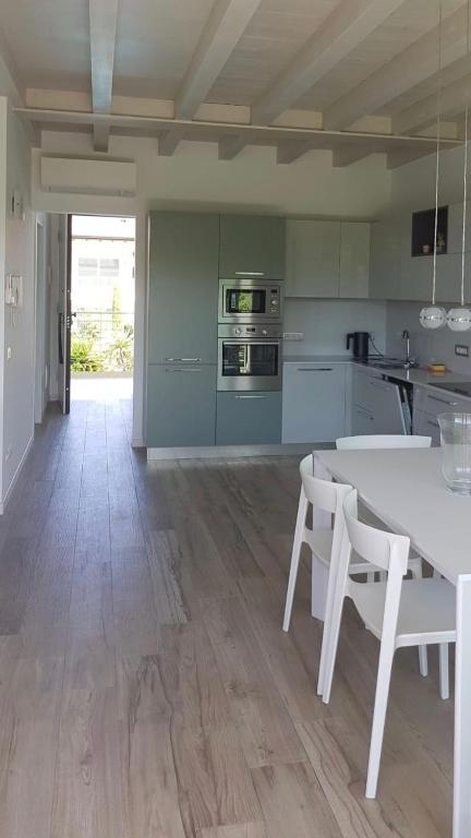 Deluxe Apartment Olivia room 5